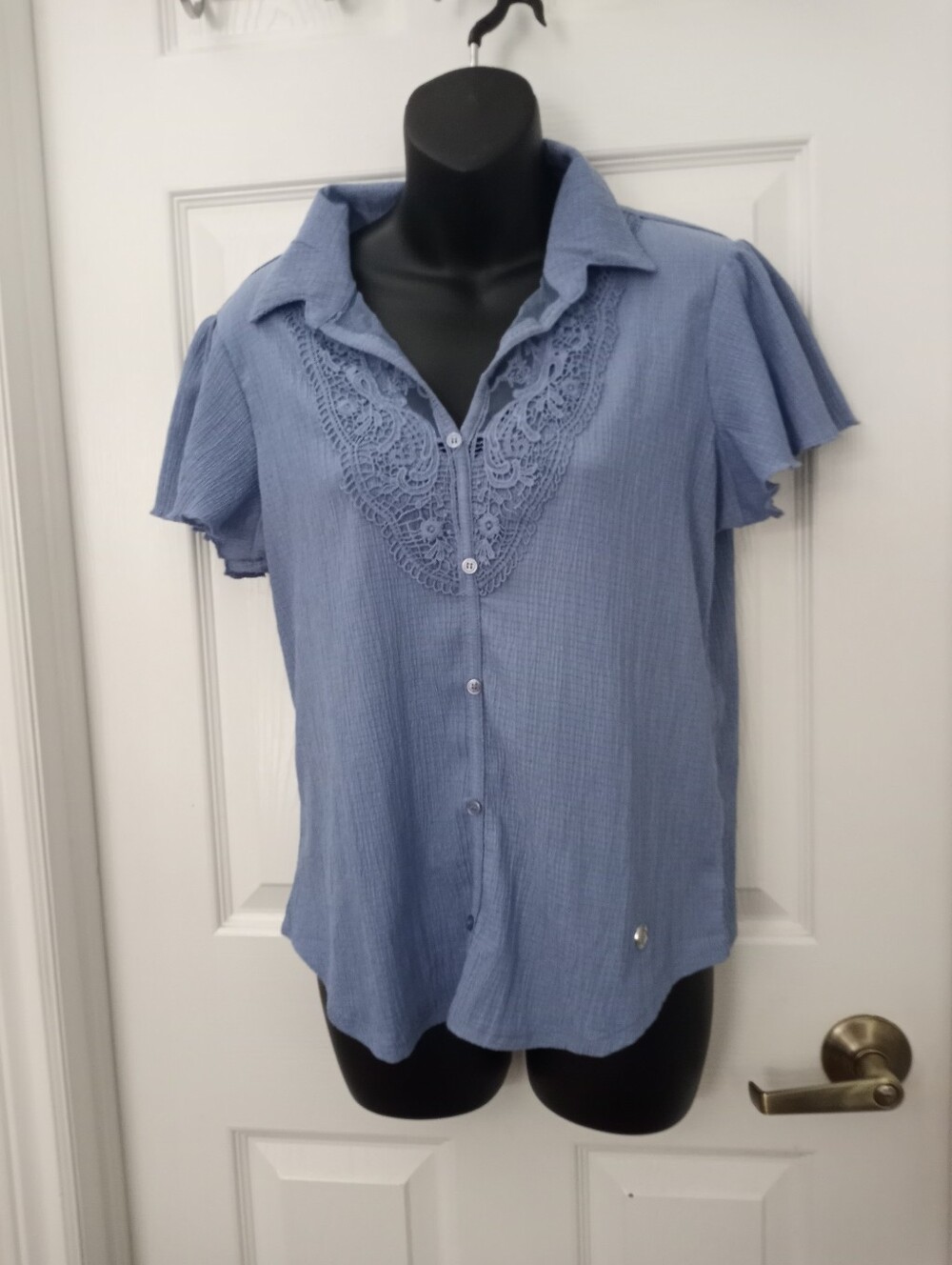 M Adrienne Vittadini Light Blue Lace-Trim Button Front Top